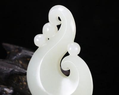 百合花挂件首饰的寓意是什么？这种饰品有何特别之处？