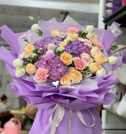紫色康乃馨花束16朵的含义是什么？