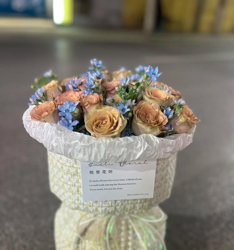 蓝星花搭配玫瑰花的花语是什么？