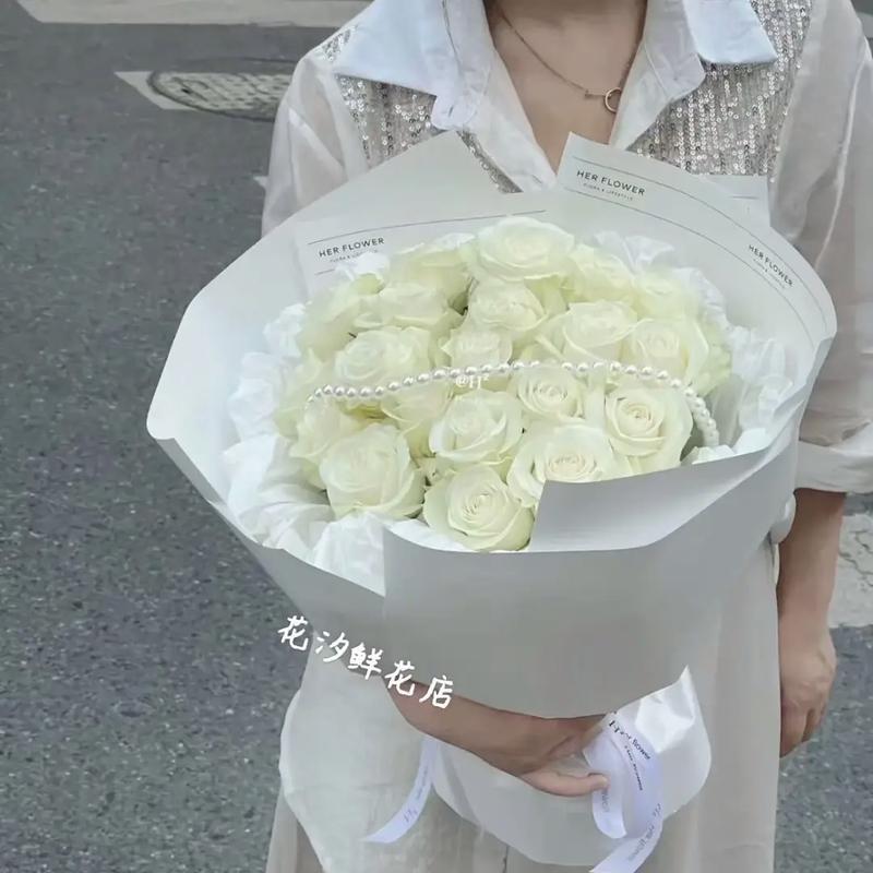 送男友白玫瑰的花语是什么？白玫瑰代表什么意思？